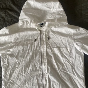 Hugo boss overshirt - En oveershirt från Hugo boss i nyskick. Köpt för runt 1500. Pris kan diskuteras 