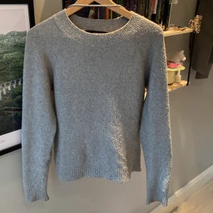 Stickad tröja från Vera Moda - Använd tröja från Vera Moda. Ganska nopprig. Säljer billigt:) Pris kan diskuteras 