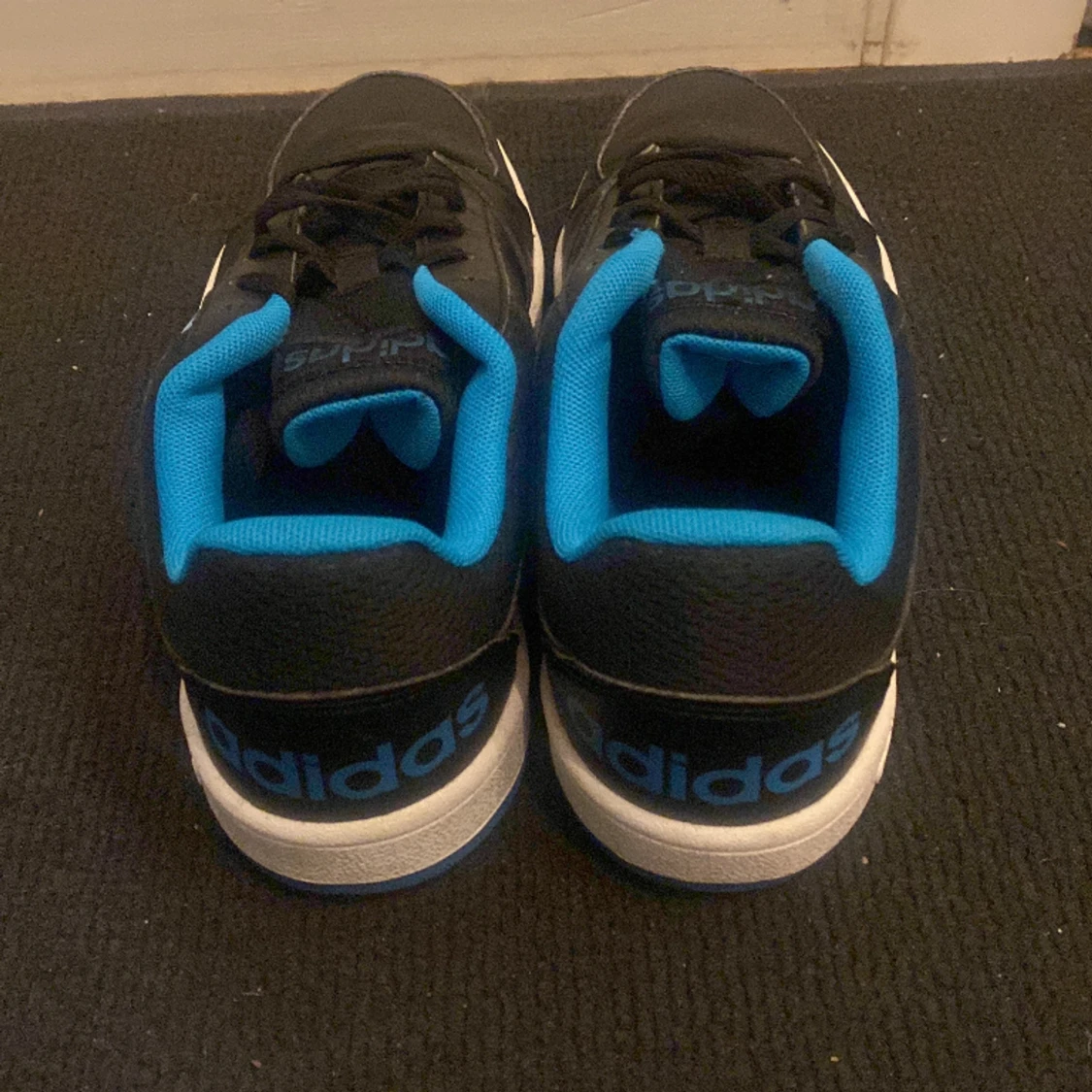 Jättesköna och snygga adidaskor helt oanvända - 91