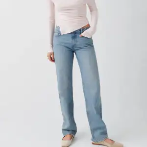 Typ helt nya jeans, använda max 2-3 gånger då dem är för stora för mig. Nypris 500. 💓