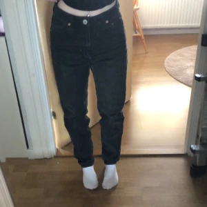 Svarta jeans🖤 - Jättefina svarta jeans, nyskick🖤