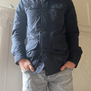 Ralph lauren vår jacka - Storlek :xs/s-M Knappast använd alltså i nyskick. Jackan passar vår/vinter och höst 