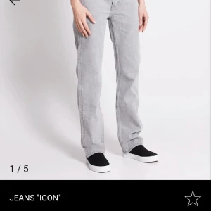 Low waist jeans  - Lågmidjade jeans från lager 157 i storlek s. Inga defekter och knappt använda. Säljer för att dom är lite stora ocy kommer därför inte till användning.