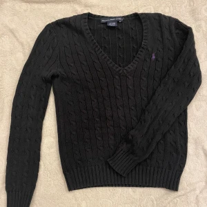 Tröja - Fina v-ringad tröja som är i bra skick💓