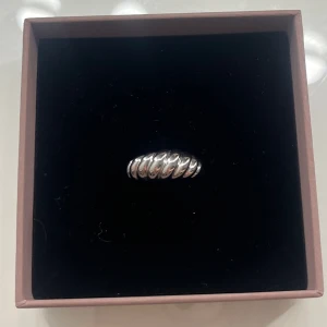 Ring - Sötaste ringen, säljs då den inte används längre💘 Hör gärna av dig om du har frågor💘