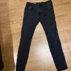 Replay Anbass W34, L34 - Bra skick, men något små i storleken.