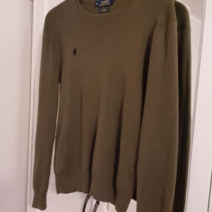 Ralph lauren tröja - Ralph lauren tröja storlek S nypris runt 1500 Pris går att diskutera vid smidig affär. Hör av dig vid frågor