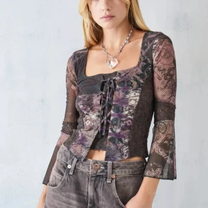 Mesh tröja - Tröja från Urban outfitters i mest material, endast använd en gång! <3