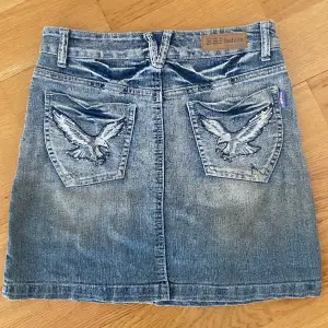 Sjukt fin jeanskjol från edi jeans/edi fashion💓 Kjolen är i storlek M men är lite mindre i storlek🌟