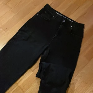 90s straight  - Dem är i bra skick inte använt många gånger, säljer pga att jag aldrig använder dem och dem inte passar längre. 