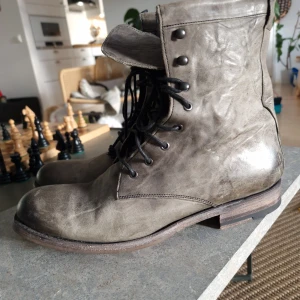 The last conspiracy boots strl 42 - Helt nya boots i strl 42  The last conspiracy Modell AR 223 Nypris 3650,-