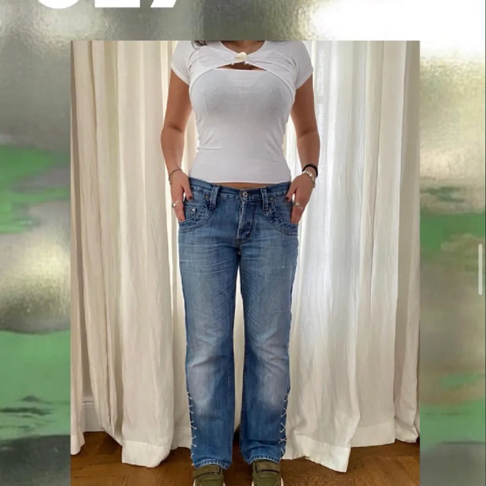 Snygga lite bagge jeans med snörning där nere, köpta från denim uf. Säljer då de inte passade tyvärr.❤️. Jeans & Byxor.
