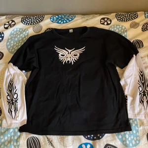 Fet långärmad t-shirt - Helt jettad tröja med feta loggor på både armarna och bröstet💥
