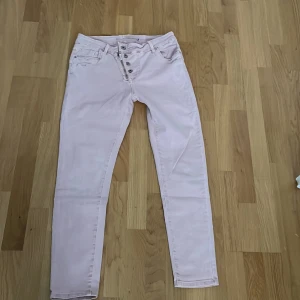 Byxor  - Jeans  Rosa Raka 