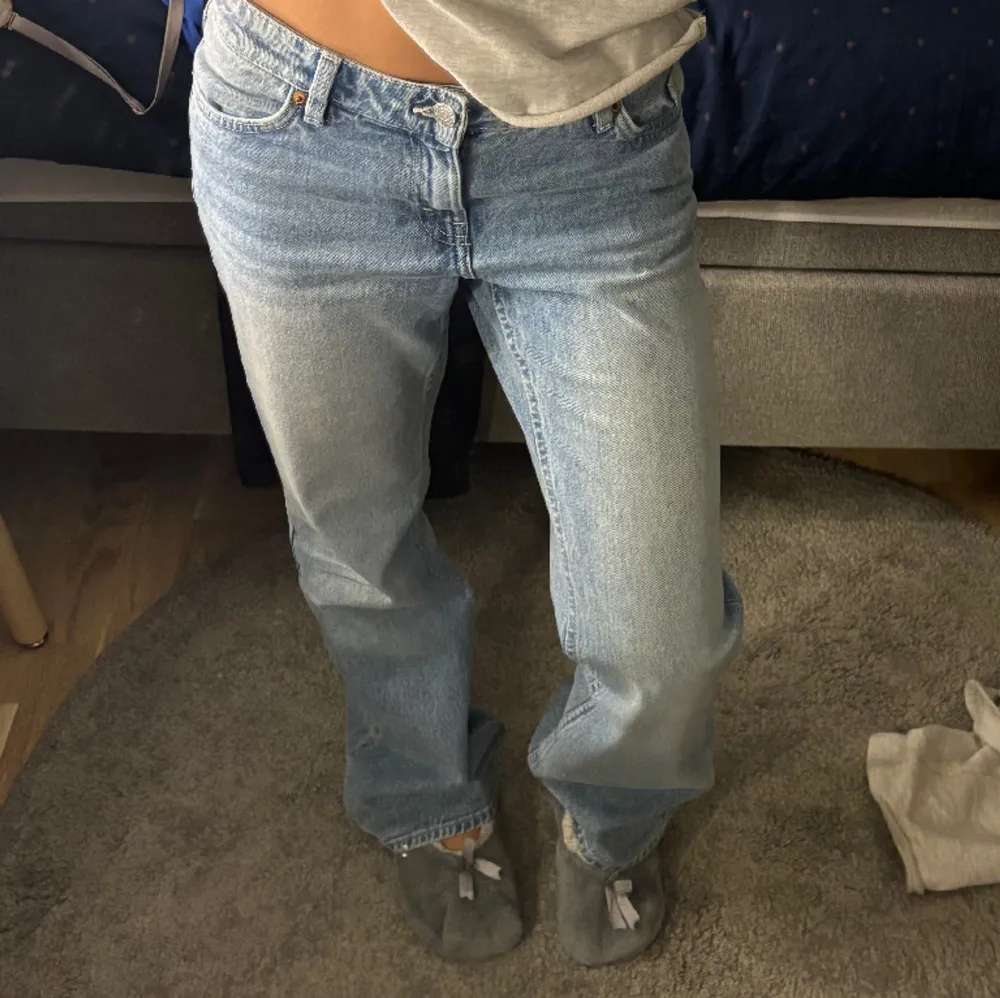 Bootcut jeans från monki som är knappt använda. Jeans & Byxor.