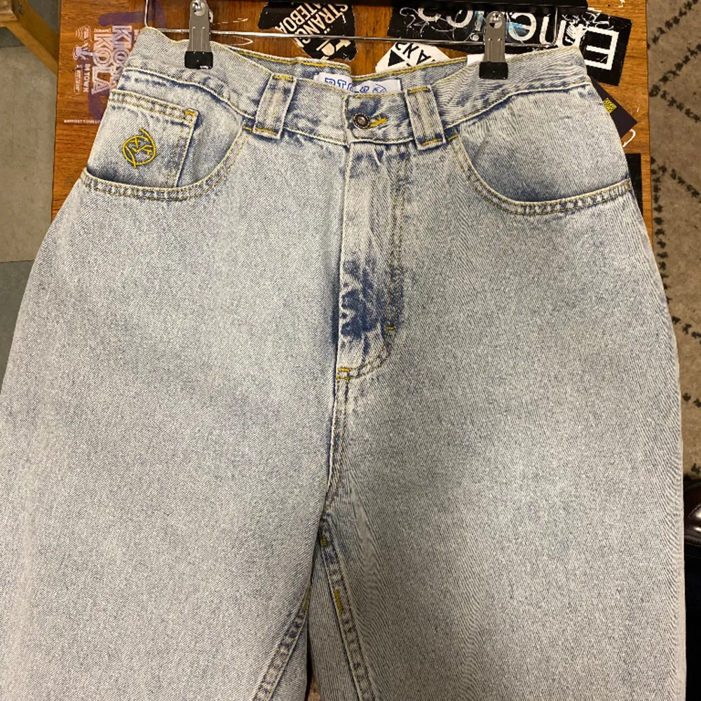 Oanvända polar big boys  Fick i spons så säljer billigt! . Jeans & Byxor.