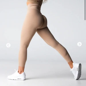 Nvgtn  - Träningsbyxor ifrån Nvgtn, super stretchiga. Säljer pga fel storlek. HELT NYA! 