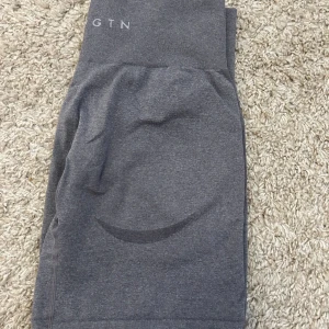 Nvgtn shorts  - Nyskick storlek M