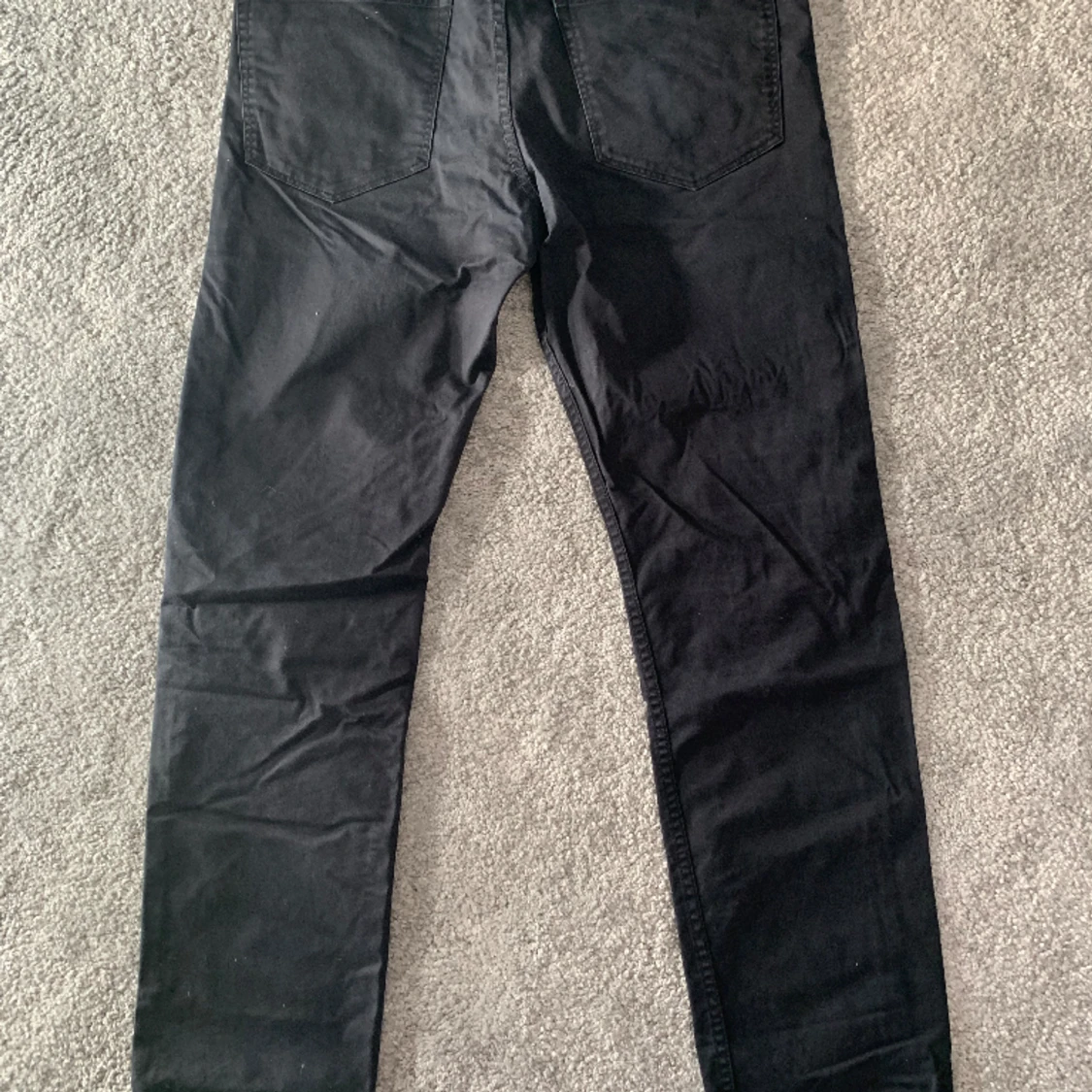 H&M svarta tygbyxor - 90