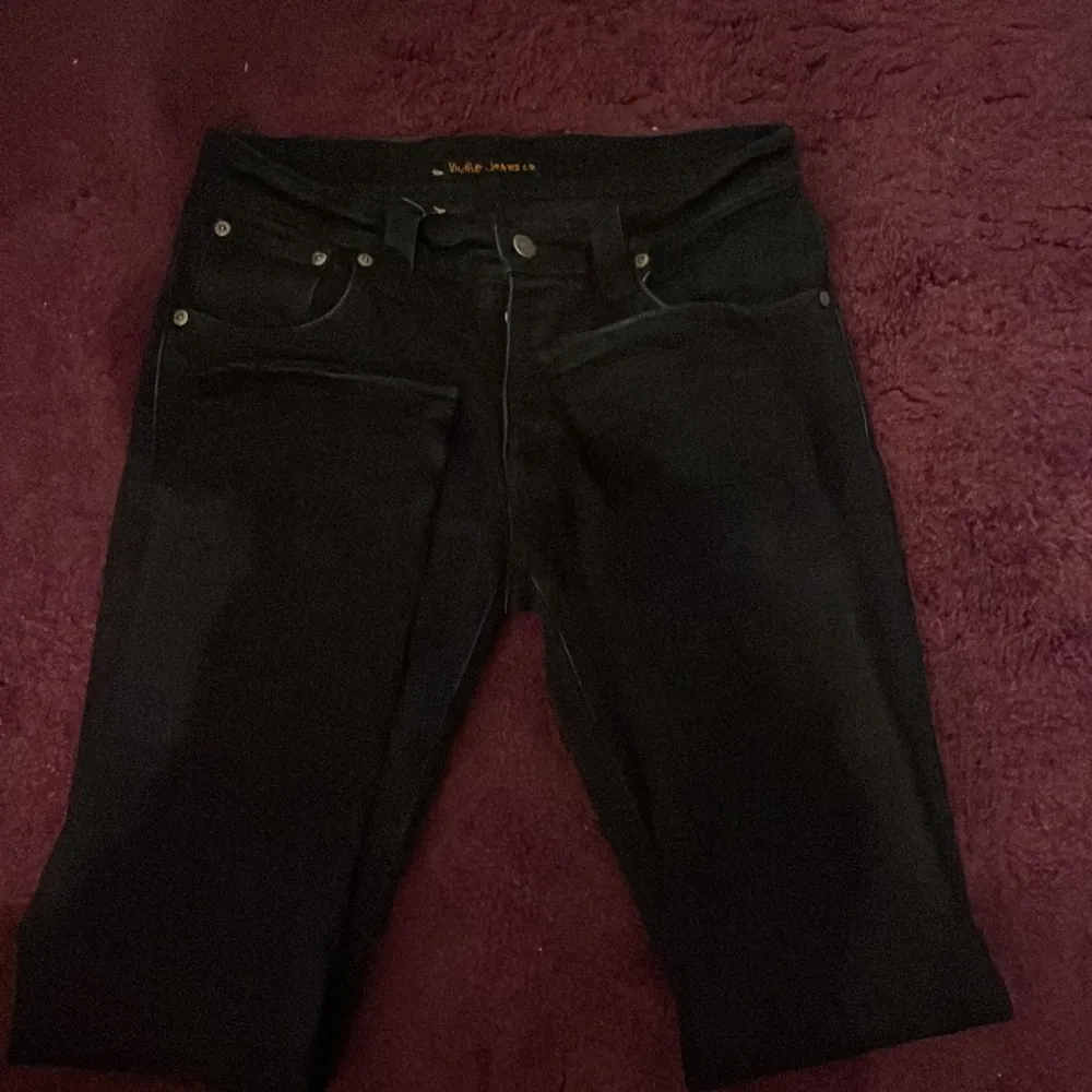 Säljer mina jeans då de är för små för mig ny köpta från Sellpy och då 100% äkta fråga om kvitto, väldigt fina hade haft kvar om de passa . Jeans & Byxor.