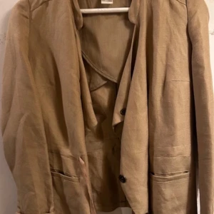 Laura Clement tunnjacka - Använd flera gånger 