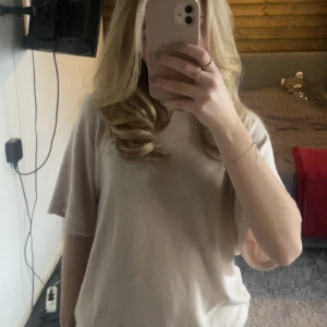 Stickad tröja  - Säljer denna tröjan som bara använts en gång! I jätte bra skick och väldigt mjuk!💓💓