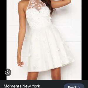 Moment New york klänning sökes