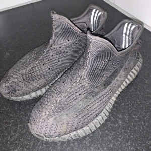 Yeezys Skor - luftiga sportskor storlek 45 