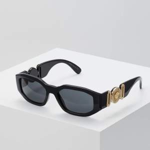 Säljer Versace glassögon helt nya 1:1 hör av er om nie intresserad 