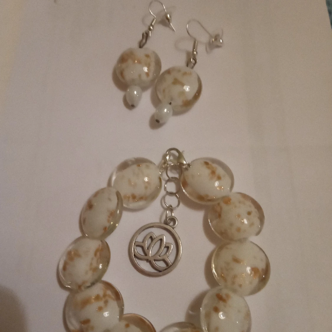 Armband med örhängen .