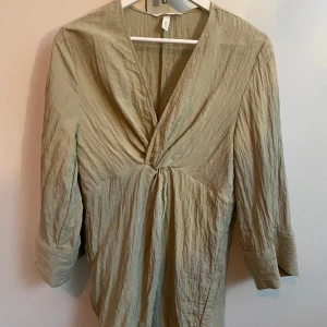 Klänning - Klänning från h&m. Knappt använd