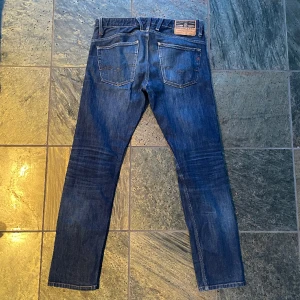 Replay Jeans - Modell jeto, slim fit/raka, bra skick, liten i storlek