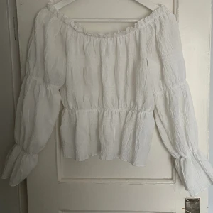 Tröja - Jag säljer denna söta tröjan, jag älskar den verkligen men den kommer tyvärr inte till min användning längre. ❤️