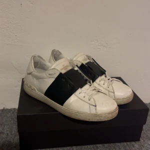 Valentino Open  - Size 43, 7/10, box tillkommer  