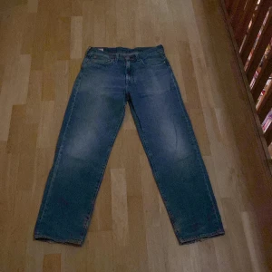 Levis Stay loose - Sitching på baksidan