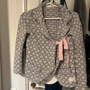 odd molly kofta - Säljer så söt odd molly kofta, stolek 0 motsvarar Xs💓