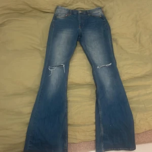 Flared jeans/ utsvängda jeans  - Nya flared jeans! Jätte fina och aldrig använt 🩷