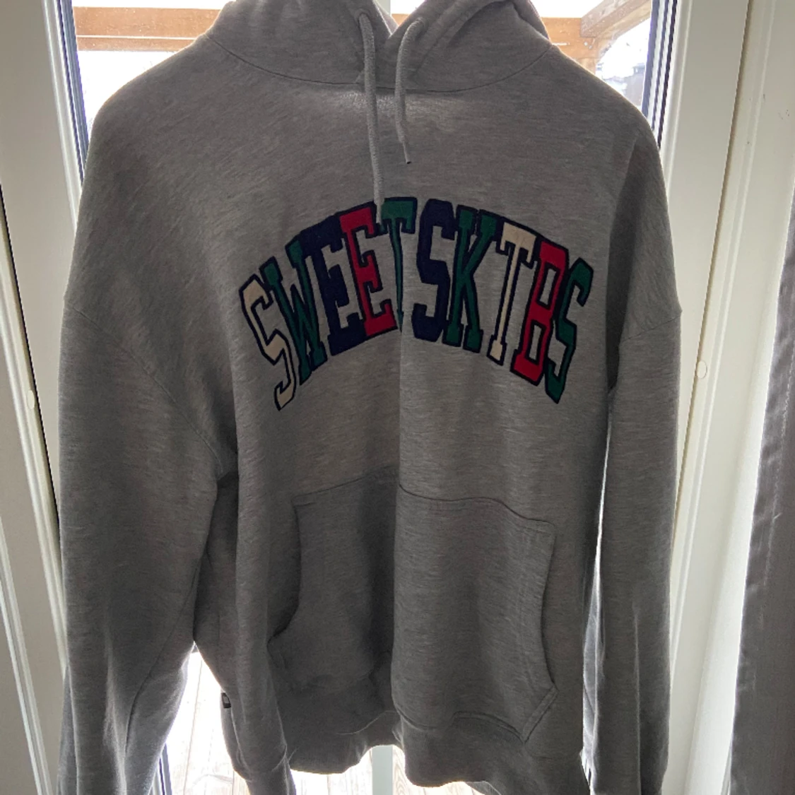 Grå Hoodie Sweet Sktbs