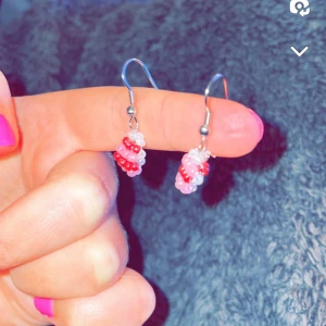 Handgjorda örhängen  - Handgjorda örhängen i rostfritt stål helt nya oanvända! 