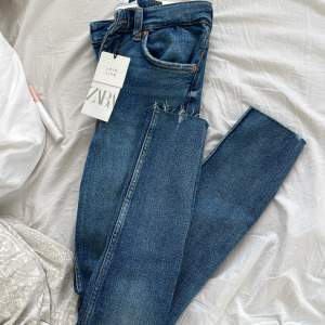 Ett par nya jeans som aldrig är använda (prislapp finns kvar)   Hi-rise skinny, ankle Length 