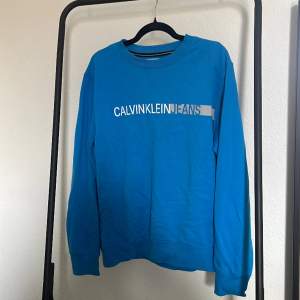 Snygg Calvin klein sweatshirt använd fåtal gånger nypris 999kr köpt på design only. 