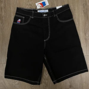 Polar big boy Jorts - Säljer nu mina oanvända polar skate jorts eftersom jag behöver pengar till nys skor. Modellen är M och sitter perfekt enligt mig. Om ni undrar något så kom gärna med frågor, tack // pris går även att diskutera