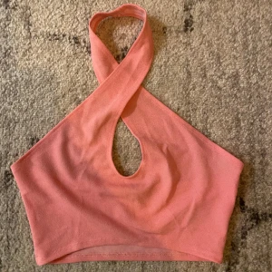 Croppad topp - Rosa Croppad topp från Nelly!