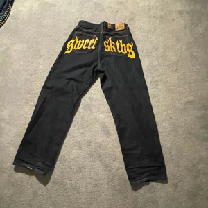 Sweet sktbs big arch jeans  - Säljer big Arch jeans, inte mycket använda alls, kontakta för mer info