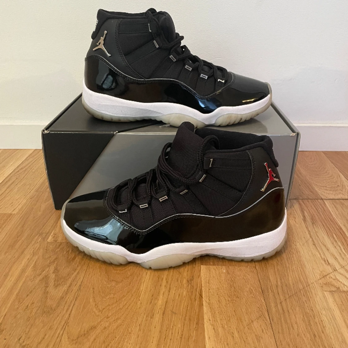 Air Jordan 11 jubilee