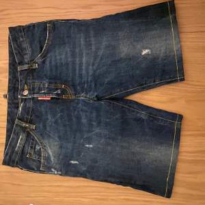 Vintage Dsquared 2 jeans shorts  Bra skick  Skriv för fler bilder