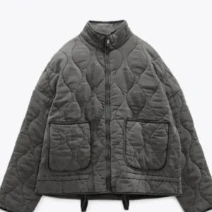 Zara jacka  - Jätte snygg zara jacka i väldigt bra skick i storlek xs! Bara att skriva vid frågor!😊Nypris ca 700kr