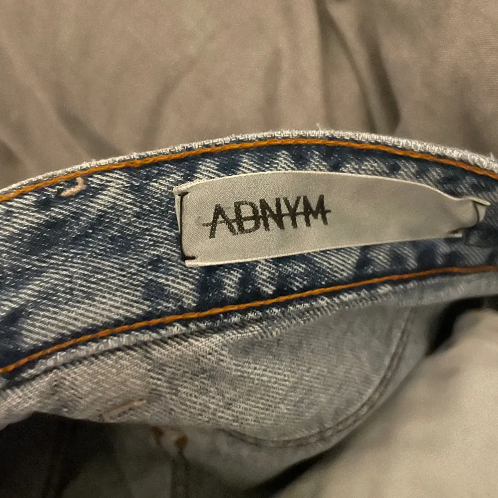 Säljs för bra pris. Adnym jeans. Skick 8/10. Nypris 1700kr. Hör av dig för mer frågor!. Jeans & Byxor.