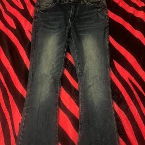 Y2k byxor  - Den har ett hål vid skrevet! Skiv för mer information 