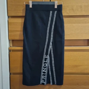 Stickade kjol från hm x pringle  - Oanvänd 